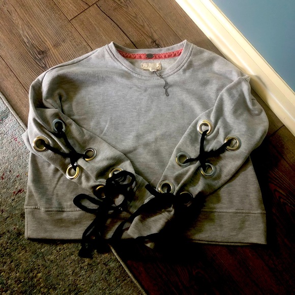 NWT Cupio Lace up sleeve crop sweatshirt XS - Picture 7 of 11